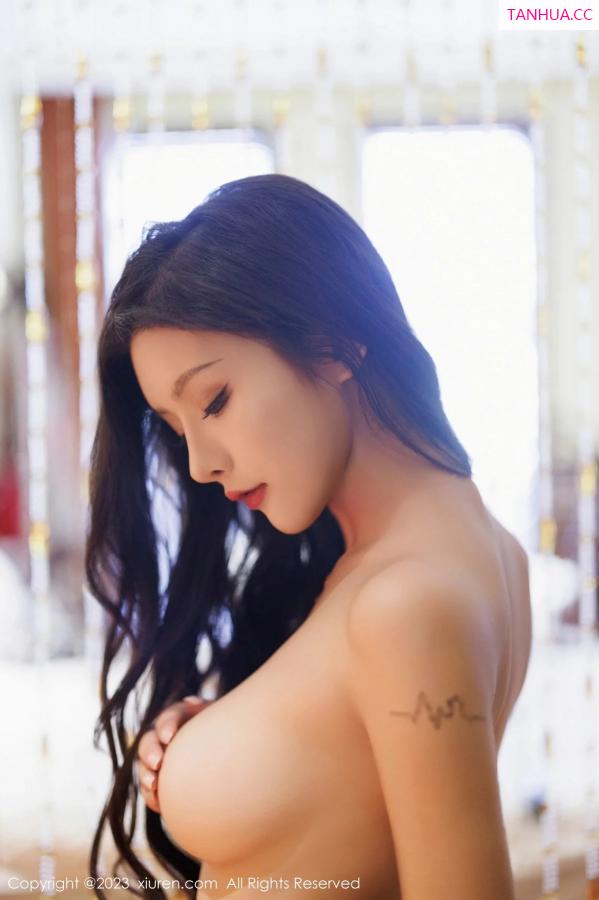宋七七 宋-KiKi [XiuRen]高清写真图 2023.12.13 No.7800 七七kiko 旗袍美腿第43张图片